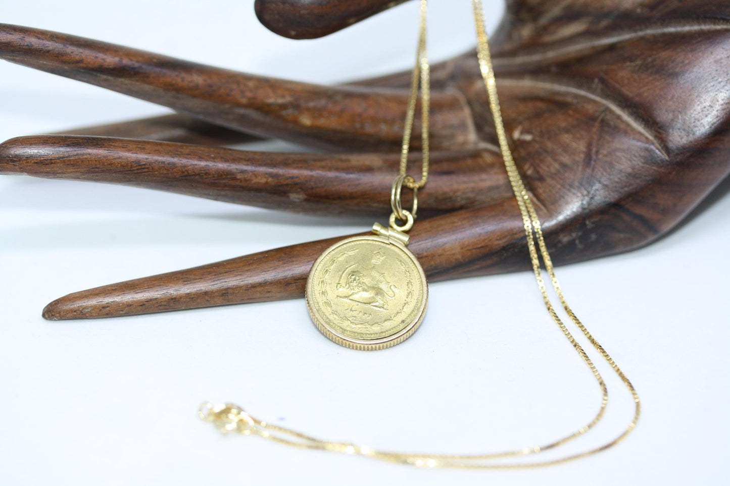 Vintage Perse Gilt Sterling Silver Persepolis Persis Lion Sun Coat of Arm Shah 10Dinars Coin Bezel 18" Link chain Women's Necklace