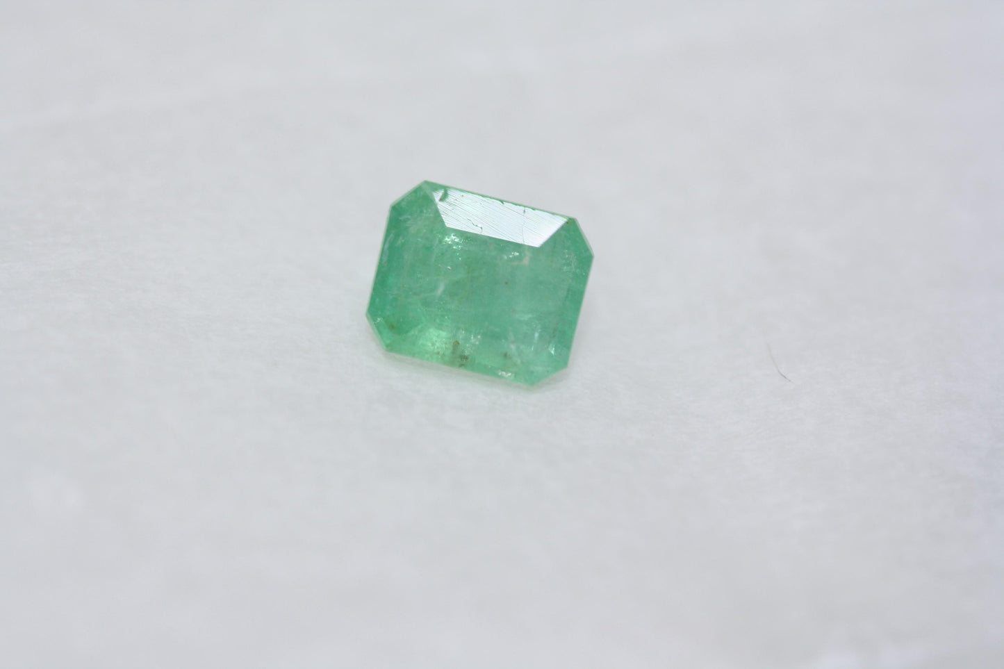 Luxury IGI Certified 1.68 ct Genuine Green Beryl Natural Emerald Untreated for Rings or Pendants
