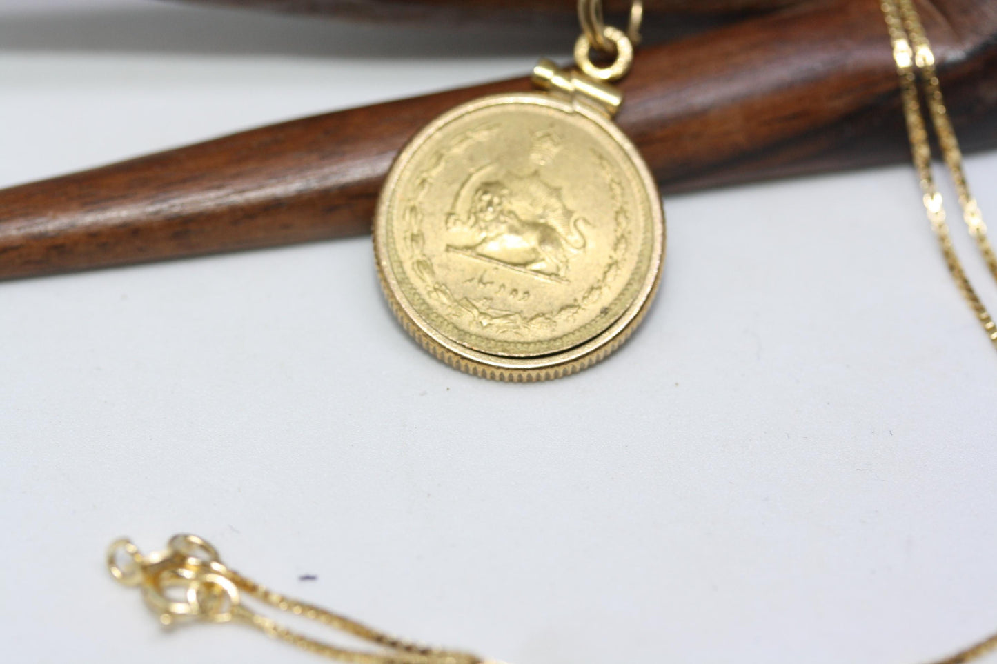 Vintage Perse Gilt Sterling Silver Persepolis Persis Lion Sun Coat of Arm  Shah 10Dinars Coin Bezel 18" Link chain Women's Necklace