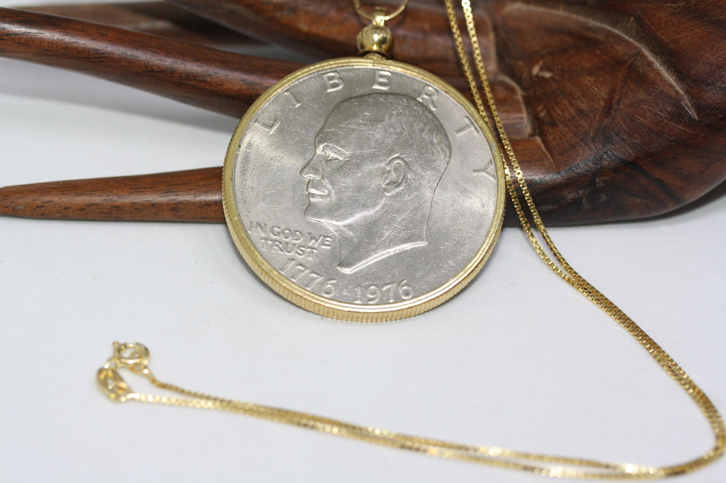 Vintage 1776-1976 Bi-Centennial Liberty Bell D. Eisenhower Coin 1 Dollar Pendant Gilt Silver 18" Women's Chain Necklace