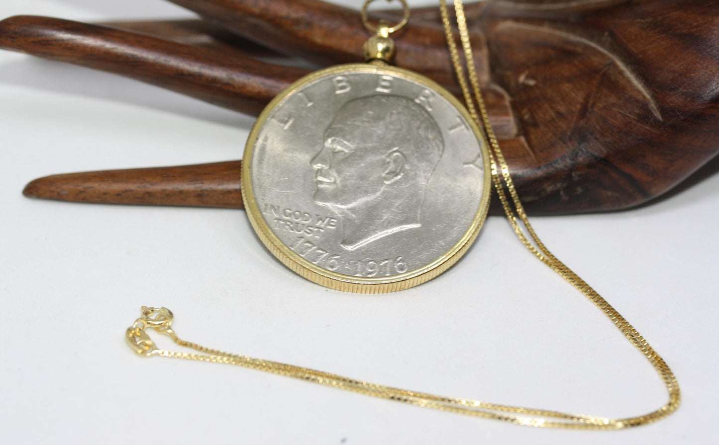 Vintage 1776-1976 Bi-Centennial Liberty Bell D. Eisenhower Coin 1 Dollar Pendant Gilt Silver 18" Women's Chain Necklace