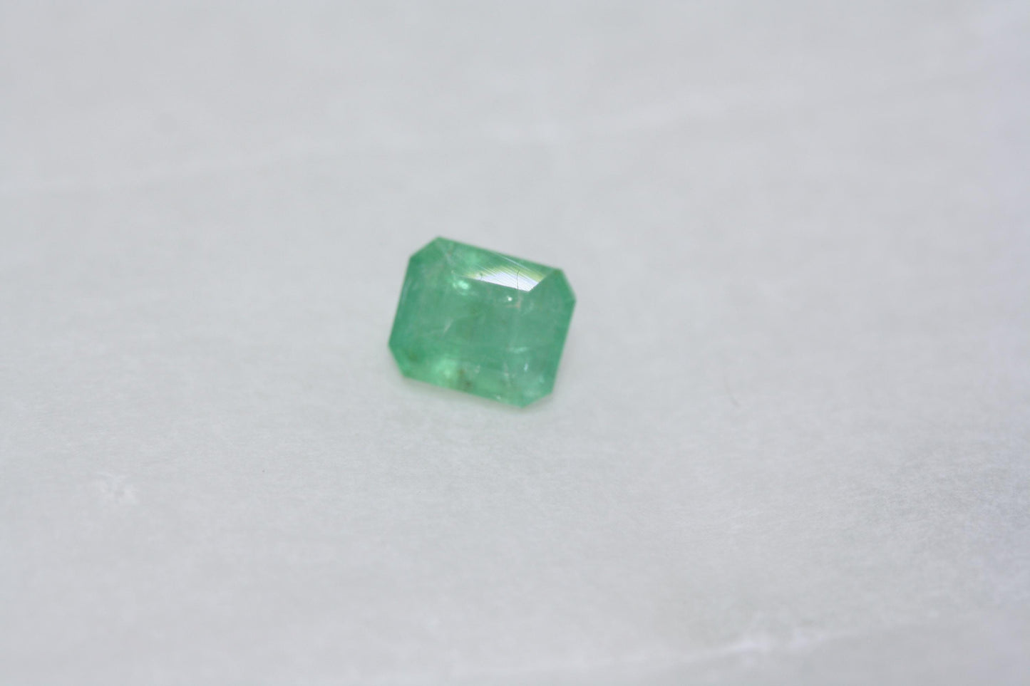 Luxury IGI Certified 1.68 ct Genuine Green Beryl Natural Emerald Untreated for Rings or Pendants