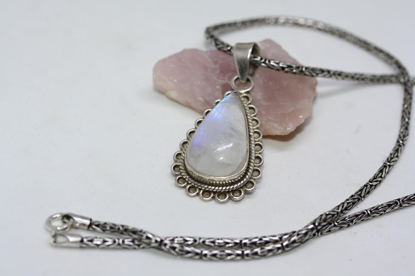 Vintage 21 CT Teardrop Moonstone Pendant 925 Silver 2.5MM Byzantine Necklace 18"