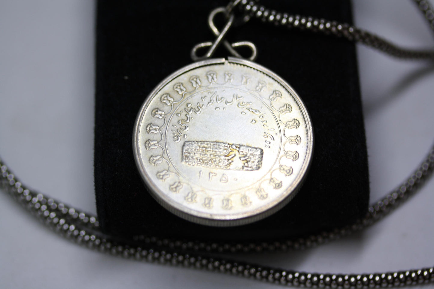 Vintage Perse Cyrus The Great Bill of Human Rights Cylinder Bezel Coin 925 Silver 20" Necklace