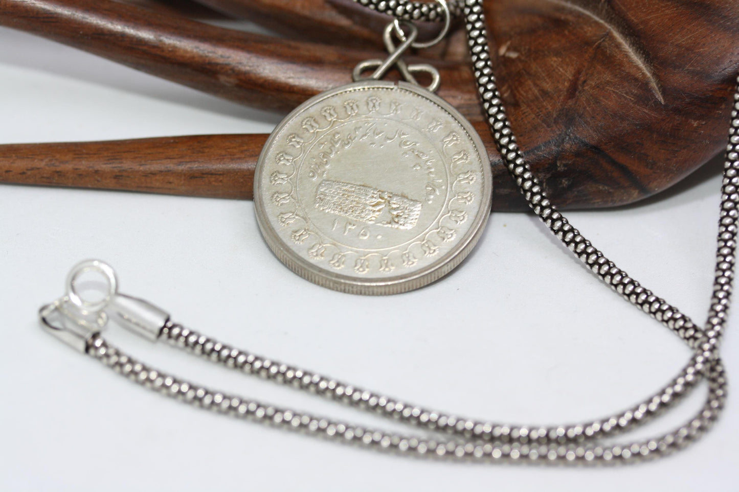 Vintage Perse Cyrus The Great Bill of Human Rights Cylinder Bezel Coin 925 Silver 20" Necklace